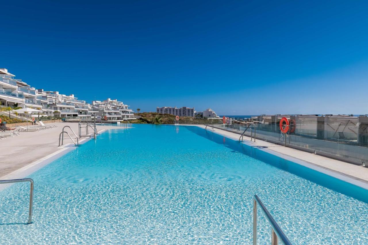 Апартаменты Unique 3-Bdrm Townhouse, Stunning View, Pool & Bbq Эстепона Экстерьер фото