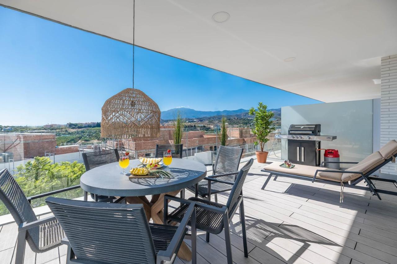 Апартаменты Unique 3-Bdrm Townhouse, Stunning View, Pool & Bbq Эстепона Экстерьер фото