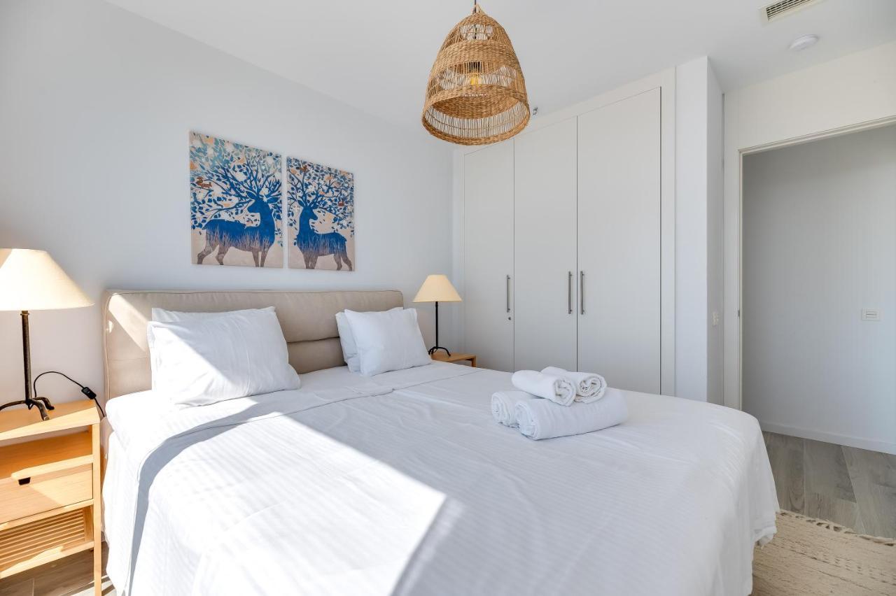 Апартаменты Unique 3-Bdrm Townhouse, Stunning View, Pool & Bbq Эстепона Экстерьер фото